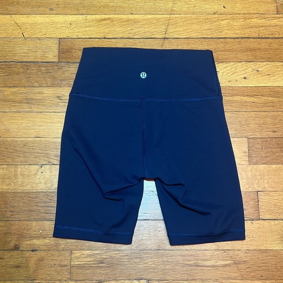 Lululemon Wunder Train High-Rise Shorts 8” in Navy, size 6 - Picture 11 of 12